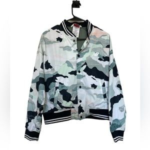 New Balance Camo Windbreaker Sports‎ Jacket, Size Medium